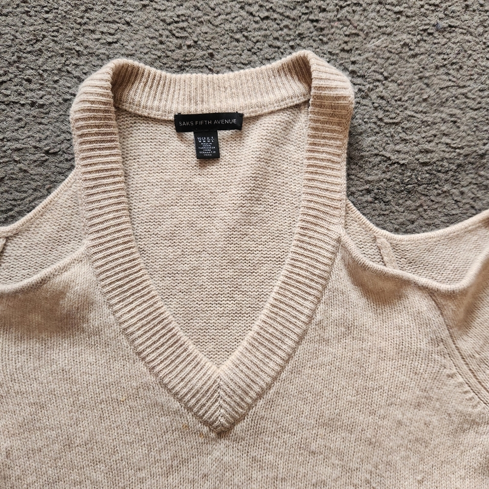 SAKS FIFTH AVENUE Women's Sweater Medium Cold Shoulder Cashmere Luxury Classic - Picture 2 of 8